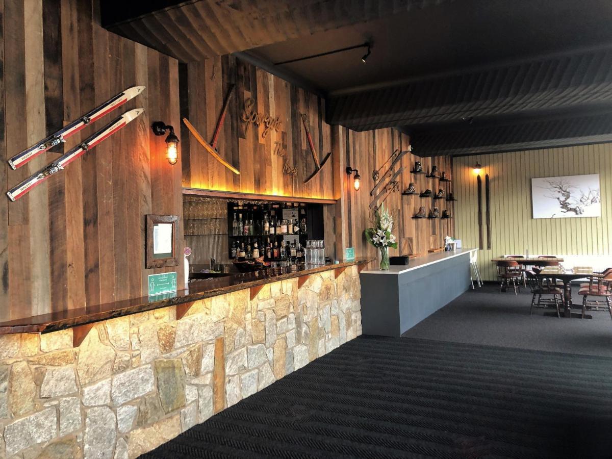 Falls Creek Hotel Экстерьер фото