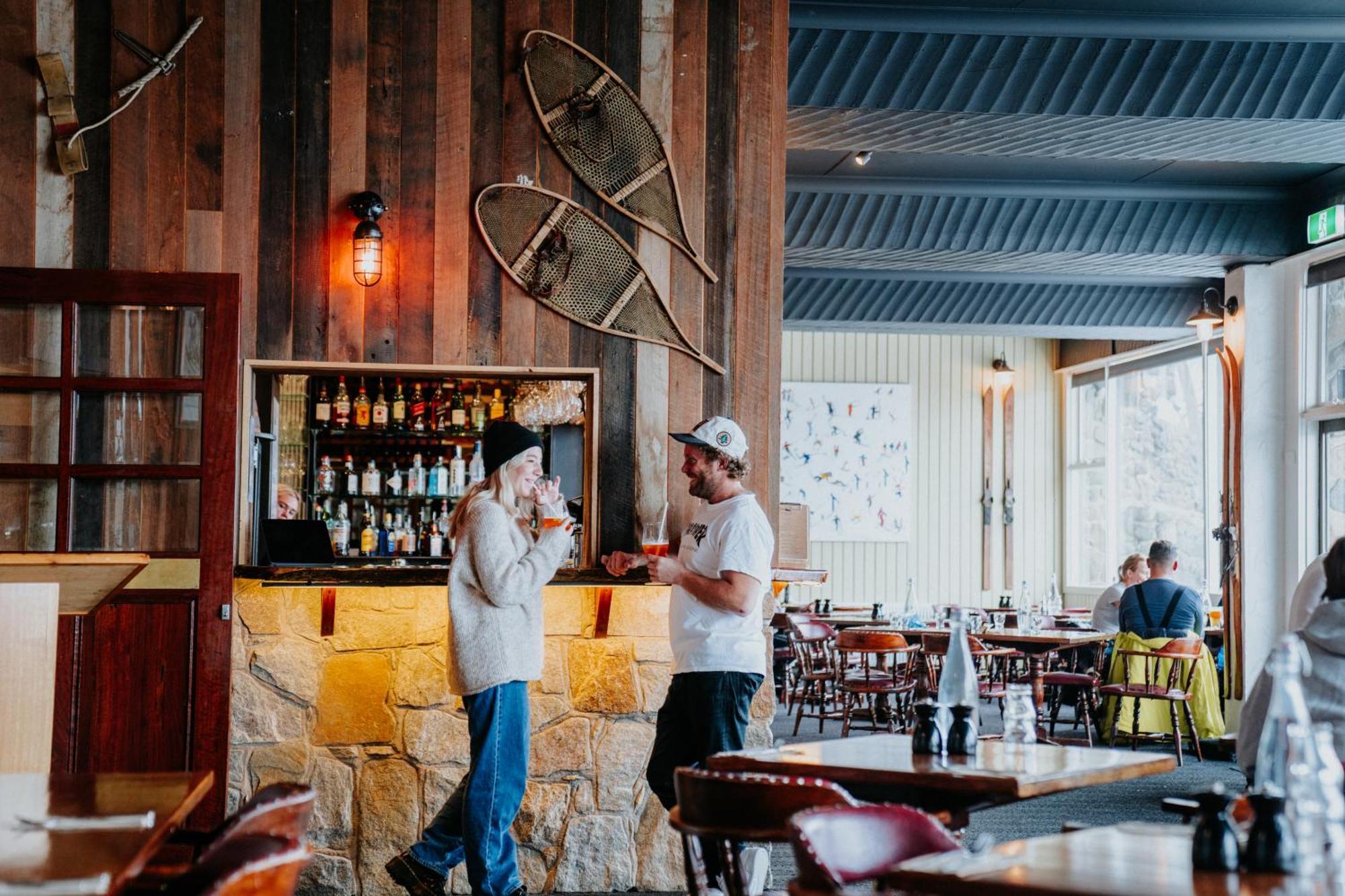Falls Creek Hotel Экстерьер фото