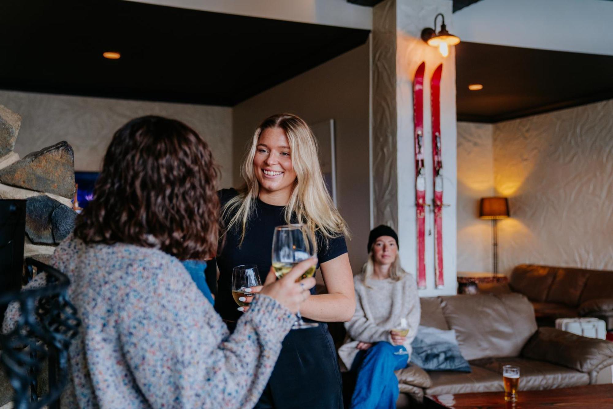 Falls Creek Hotel Экстерьер фото