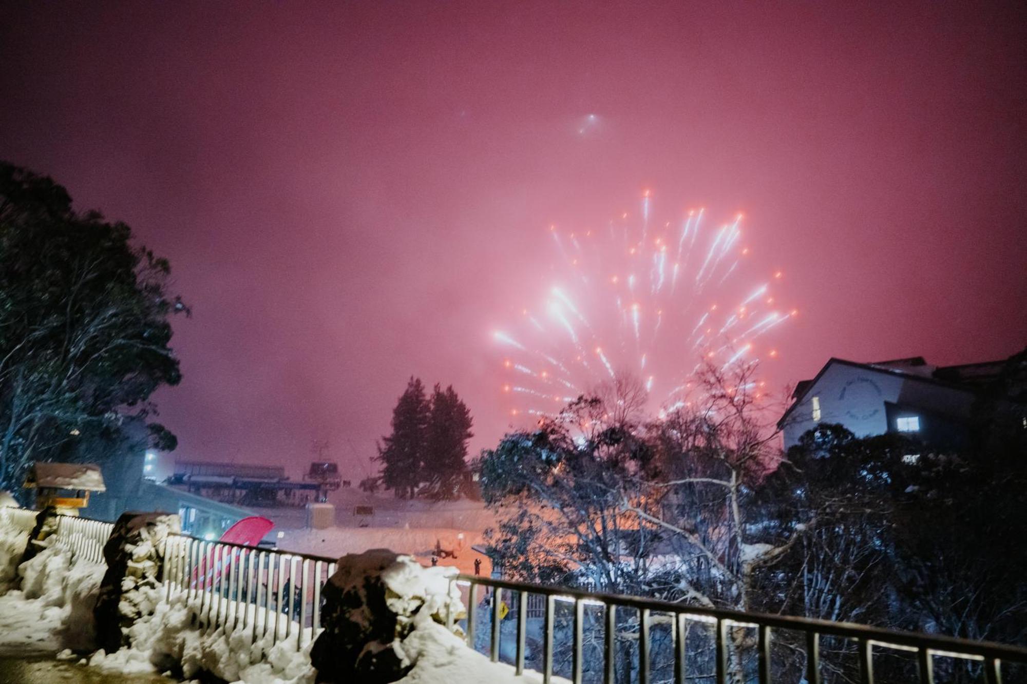 Falls Creek Hotel Экстерьер фото