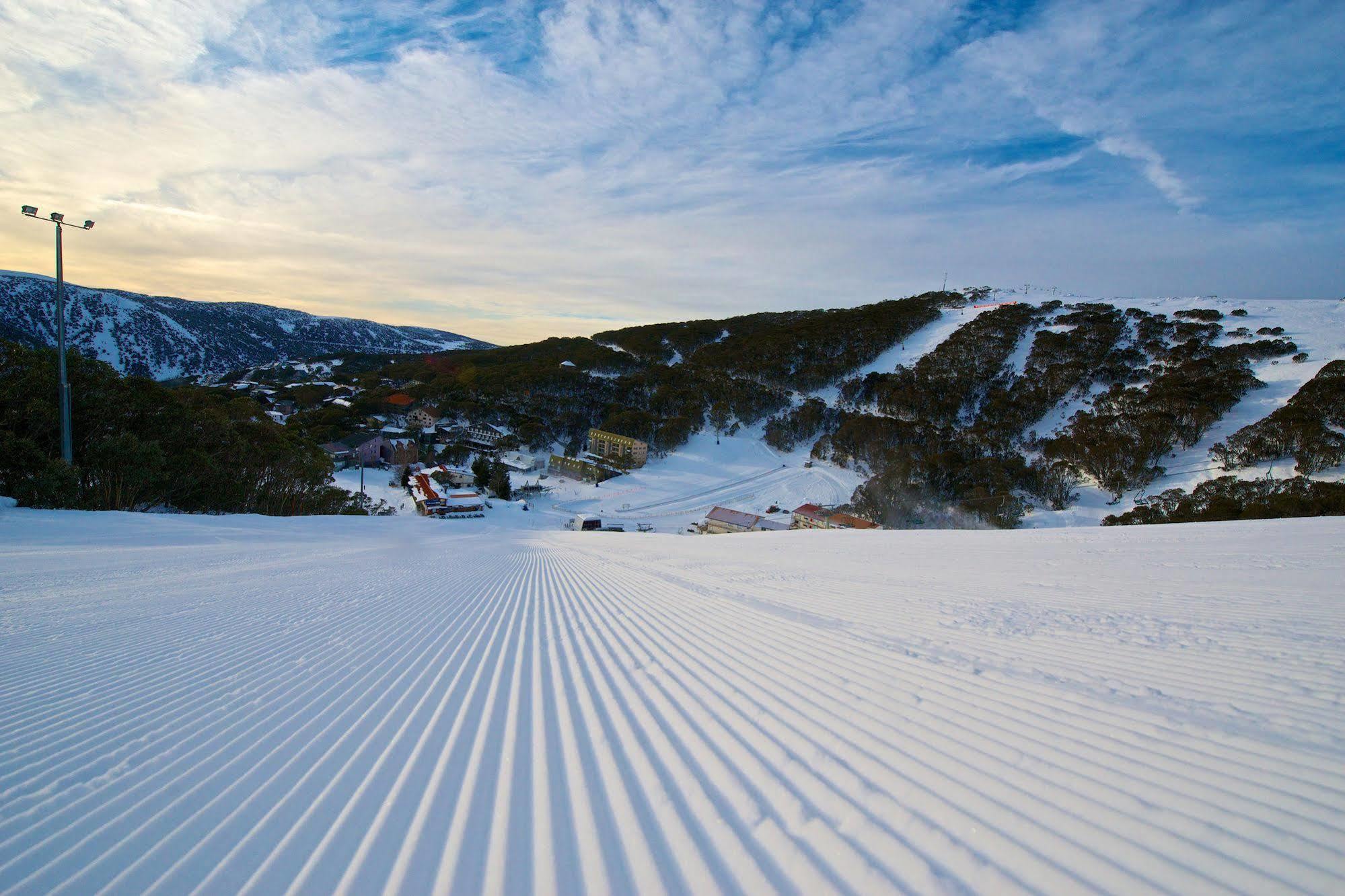 Falls Creek Hotel Экстерьер фото