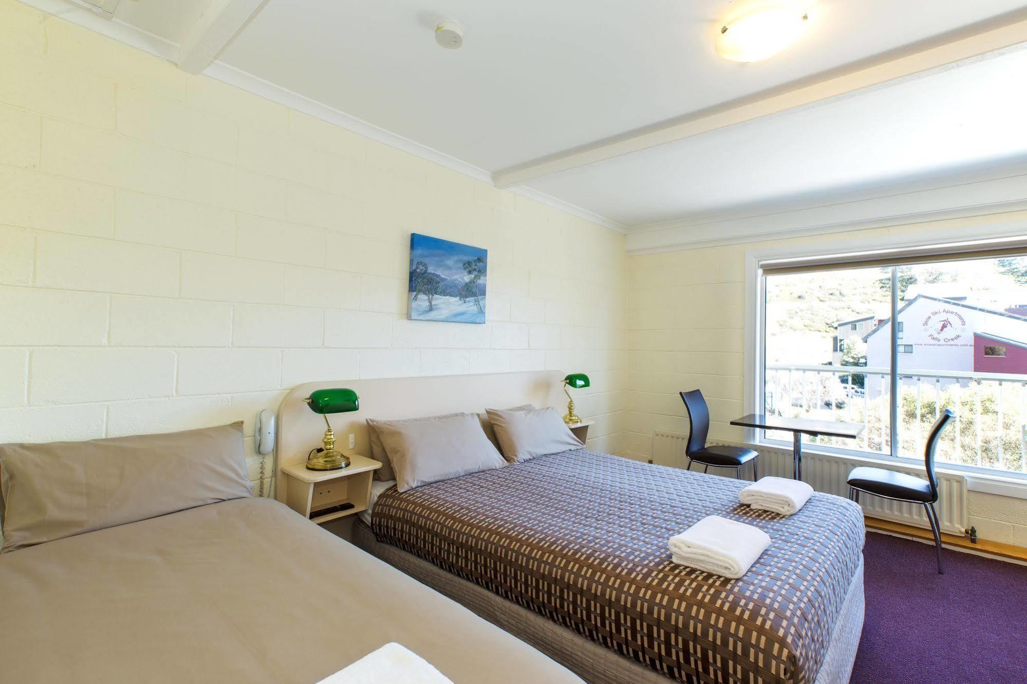 Falls Creek Hotel Экстерьер фото