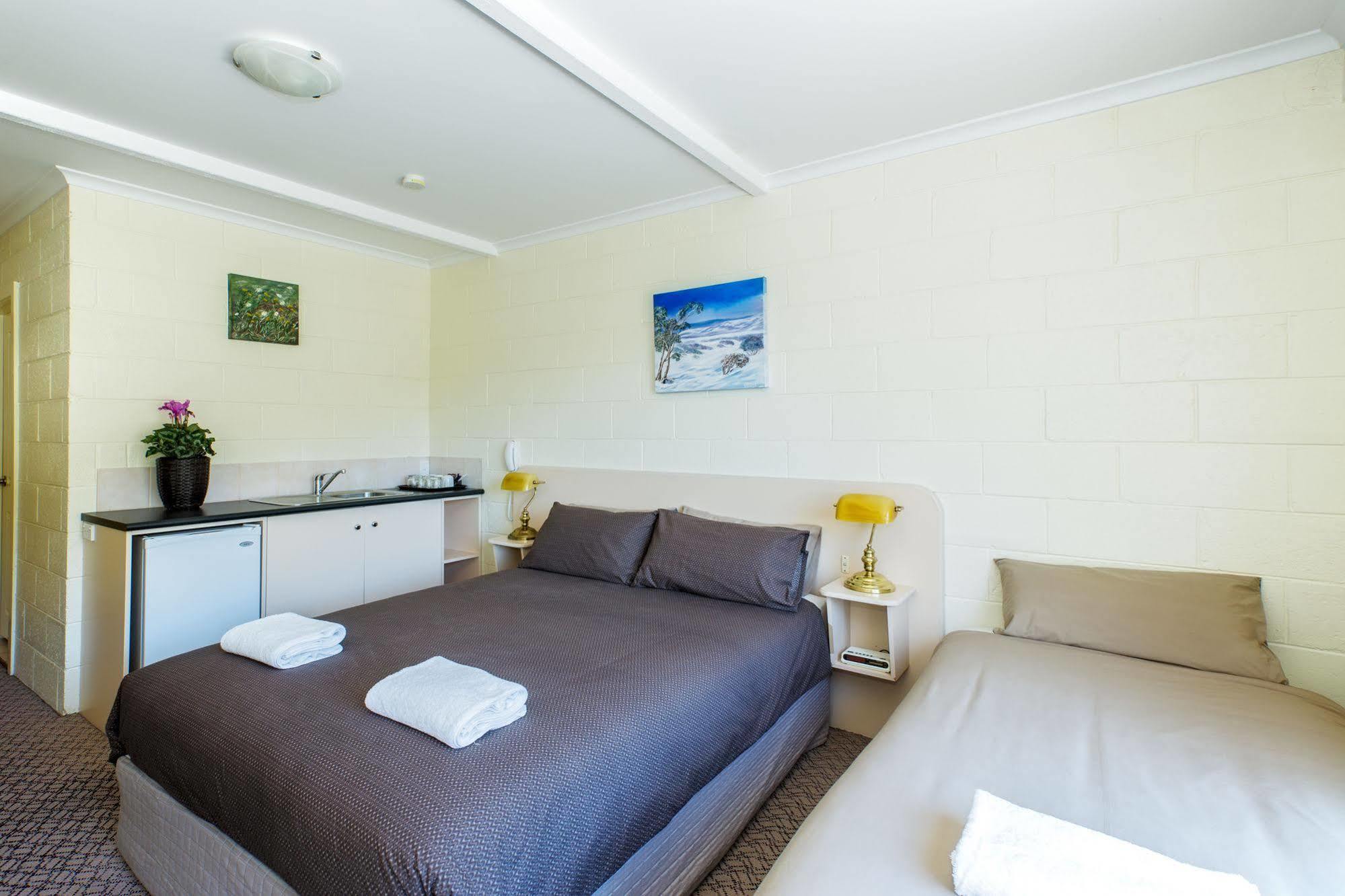 Falls Creek Hotel Экстерьер фото