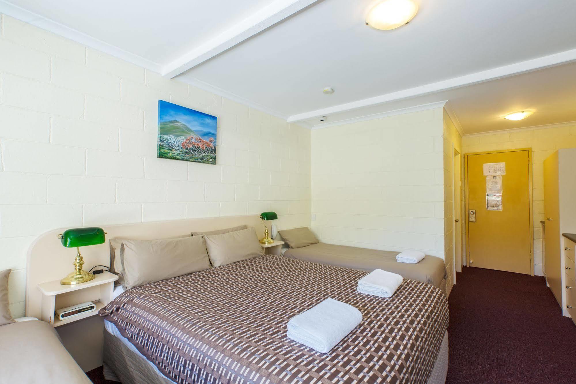 Falls Creek Hotel Экстерьер фото