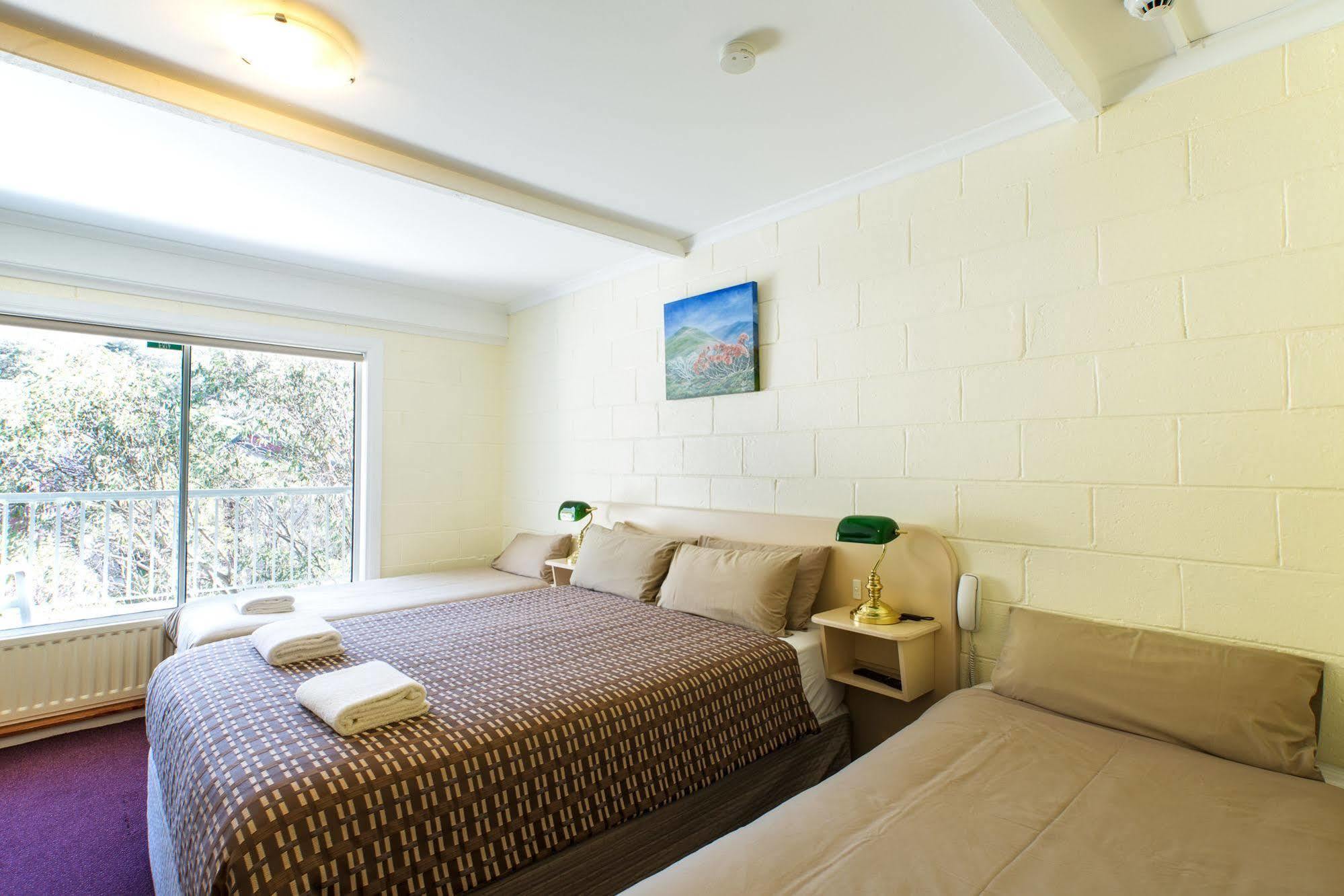 Falls Creek Hotel Экстерьер фото